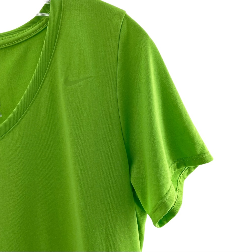 The Nike Tee Dri-Fit Athletic Wear Shirt Large - Picture 3 of 9